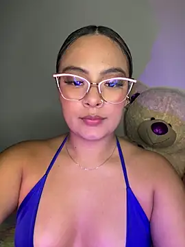 Snapshot of Kylievoos chatting on 02/12/26, 12:49 Kylievoos online show from 02/12/26, 12:49