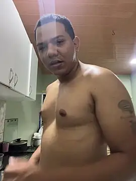 Snapshot of Loaisn chatting on 02/13/26, 01:01 Loaisn online show from 02/13/26, 01:01