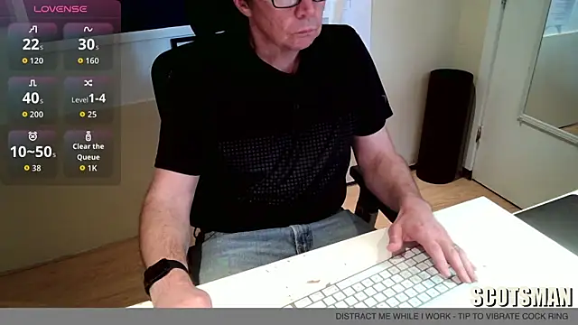 Snapshot of Scotsmanx chatting on 04/24/26, 06:32 Scotsmanx online show from 04/24/26, 06:32