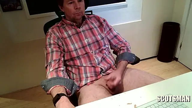 Snapshot of Scotsmanx chatting on 05/13/26, 04:15 Scotsmanx online show from 05/13/26, 04:15