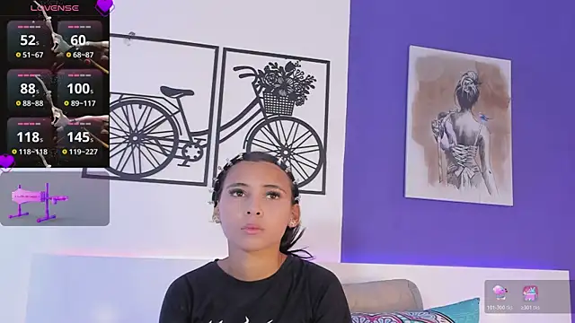 Snapshot of Summer1- chatting on 02/04/26, 01:17 Summer1- online show from 02/04/26, 01:17