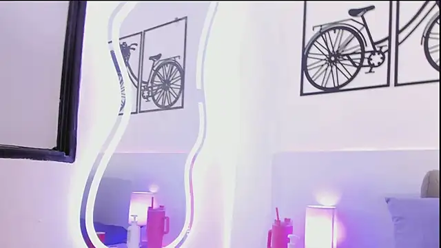 Snapshot of Summer1- chatting on 03/01/26, 12:40 Summer1- online show from 03/01/26, 12:40