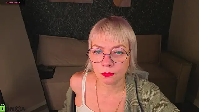 Snapshot of Ann_Annise chatting on 02/24/26, 01:03 Ann Annise online show from 02/24/26, 01:03