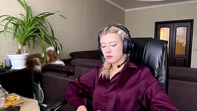 Snapshot of LadyFoxLove chatting on 02/04/26, 10:21 LadyFoxLove online show from 02/04/26, 10:21