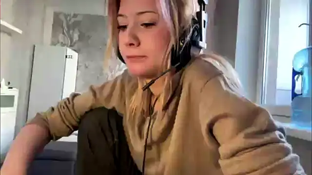 Snapshot of LadyFoxLove chatting on 02/10/26, 12:09 LadyFoxLove online show from 02/10/26, 12:09