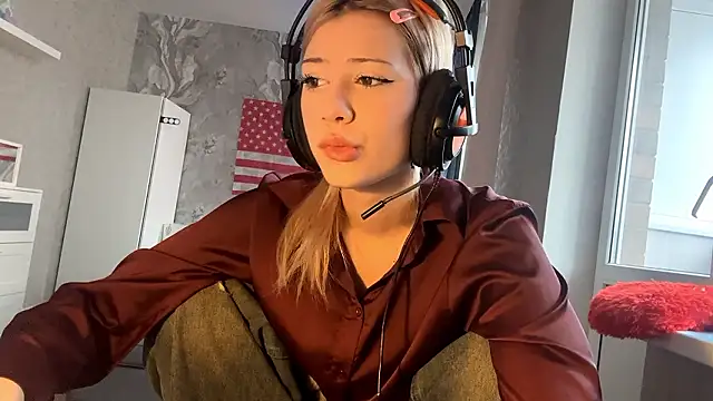 Snapshot of LadyFoxLove chatting on 02/17/26, 11:18 LadyFoxLove online show from 02/17/26, 11:18