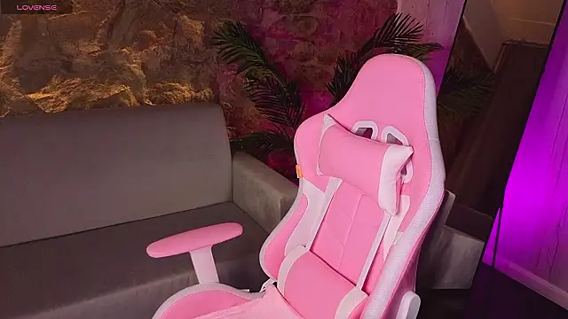 Snapshot of Candy_Lir chatting on 02/14/26, 09:06 Candy Lir online show from 02/14/26, 09:06