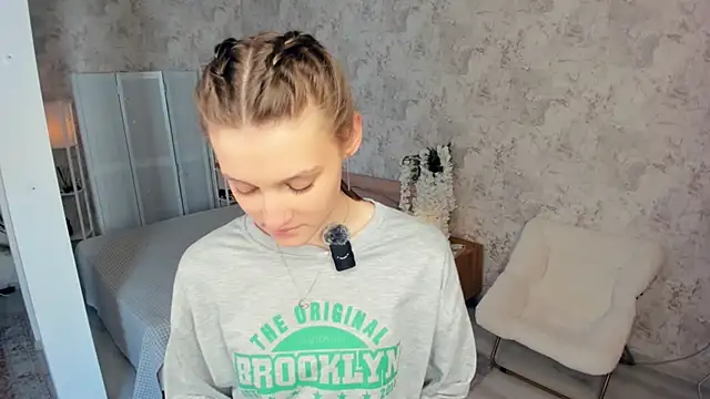 Snapshot of LianneBynon chatting on 02/04/26, 08:09 LianneBynon online show from 02/04/26, 08:09