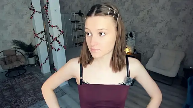 Snapshot of LianneBynon chatting on 02/18/26, 08:21 LianneBynon online show from 02/18/26, 08:21