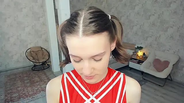 LianneBynon online show from 05/04/26, 08:21