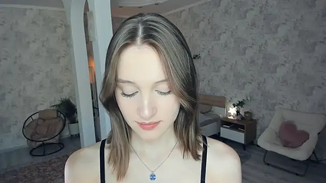 Snapshot of LianneBynon chatting on 06/19/26, 08:40 LianneBynon online show from 06/19/26, 08:40