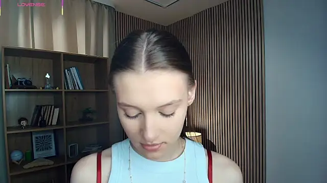 Snapshot of LianneBynon chatting on 07/18/26, 09:02 LianneBynon online show from 07/18/26, 09:02