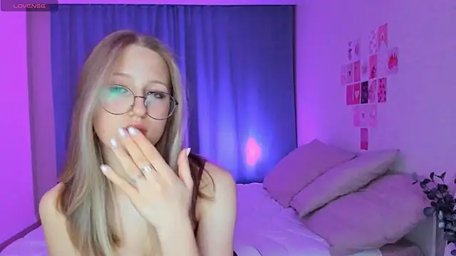 Snapshot of Vega_Taylor chatting on 02/26/26, 03:38 Vega Taylor online show from 02/26/26, 03:38