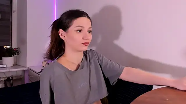 miabellee  online show from 04/02/26, 11:02