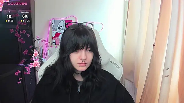 Snapshot of Emma_Darkkk chatting on 02/25/26, 04:22 Emma Darkkk online show from 02/25/26, 04:22