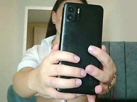 NatalyGuzman26 online show from 04/13/26, 11:27