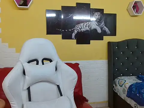 Snapshot of chacorta_ chatting on 04/04/26, 02:03 chacorta online show from 04/04/26, 02:03