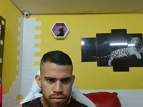 Snapshot of chacorta_ chatting on 04/13/26, 01:27 chacorta online show from 04/13/26, 01:27