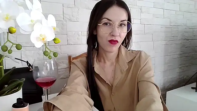 JuliaLovely online show from 04/10/26, 02:00