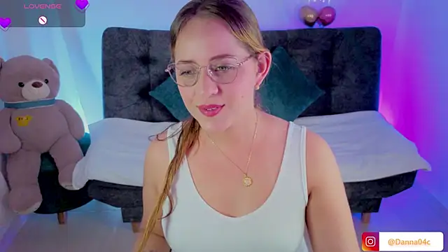 DannaCouper  online show from 04/11/26, 06:56