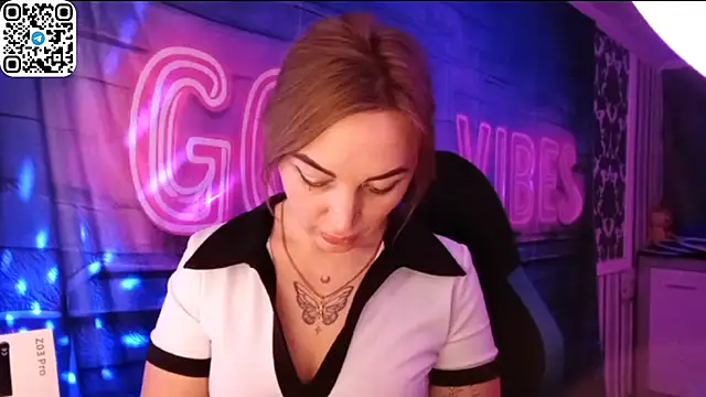 Snapshot of Vellora_ chatting on 02/21/26, 10:33 Vellora online show from 02/21/26, 10:33