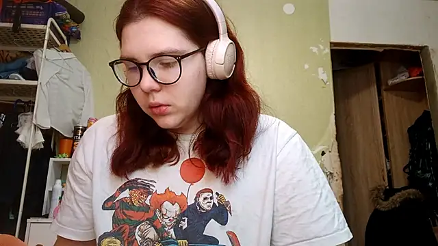 Snapshot of VannessaDillenbeck chatting on 02/11/26, 08:30 VannessaDillenbeck online show from 02/11/26, 08:30