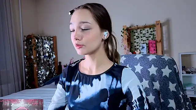 HoneyComfy online show from 04/25/26, 02:14