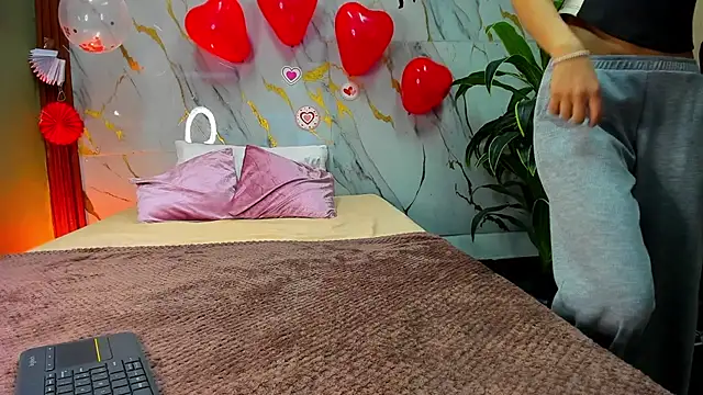 Amanda Rossi online show from 02/15/26, 03:42