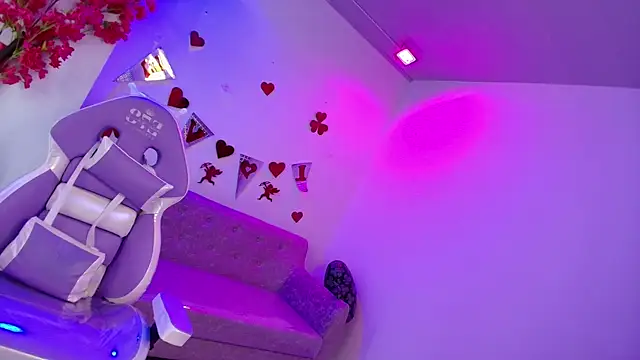 Snapshot of Maddie_T18 chatting on 02/21/26, 11:44 Maddie T18 online show from 02/21/26, 11:44