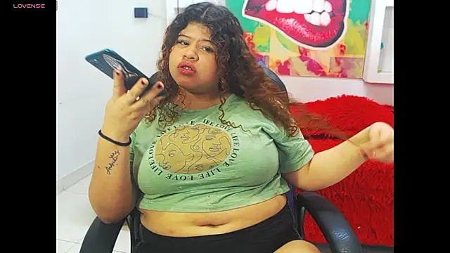 Snapshot of Cloe_r chatting on 02/13/26, 04:25 Cloe r online show from 02/13/26, 04:25