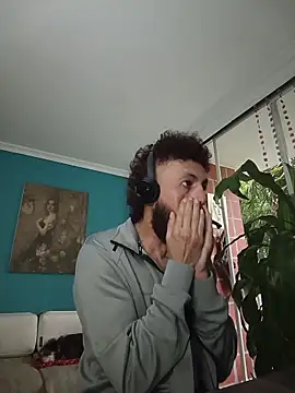 Snapshot of kauzZhomi chatting on 02/02/26, 12:15 kauzZhomi online show from 02/02/26, 12:15