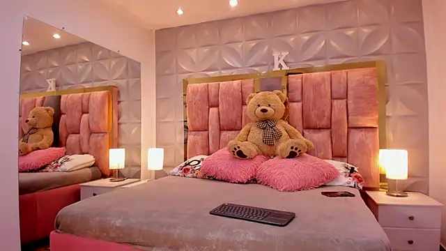 Snapshot of Paris_Velvet chatting on 02/07/26, 10:13 Paris Velvet online show from 02/07/26, 10:13