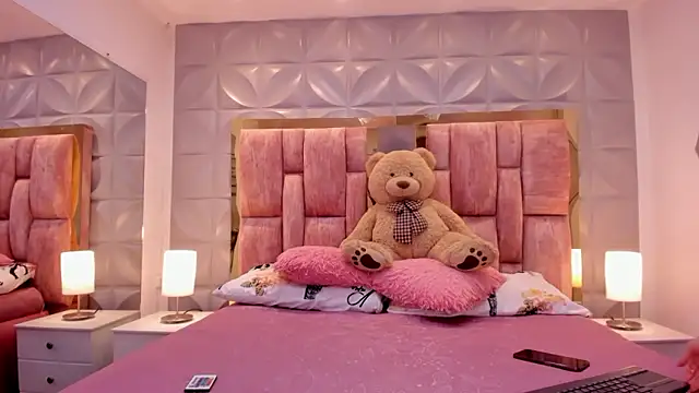 Paris Velvet online show from 03/26/26, 10:48