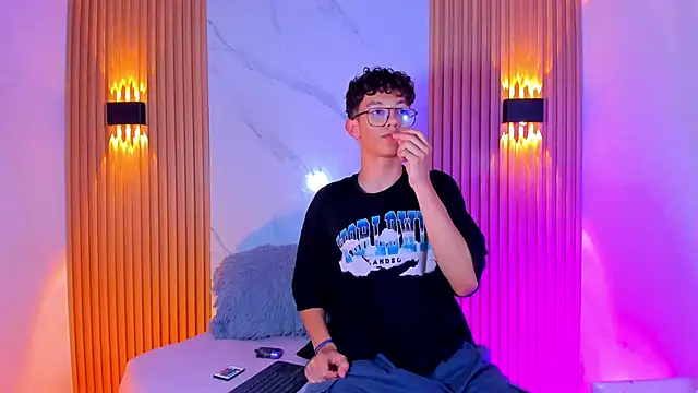 Snapshot of Christopher_Hunter chatting on 02/20/26, 07:58 Christopher Hunter online show from 02/20/26, 07:58