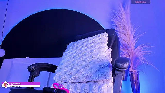 lunamiller 01 online show from 04/15/26, 05:36