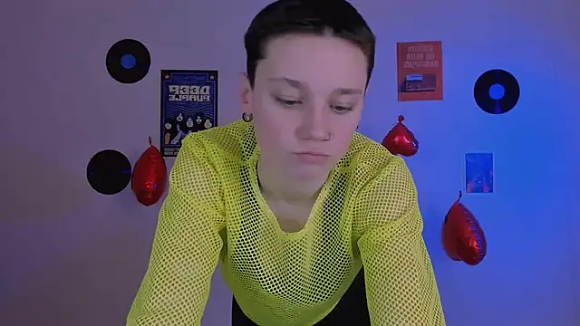 Snapshot of emi_fade chatting on 02/19/26, 09:27 emi fade online show from 02/19/26, 09:27