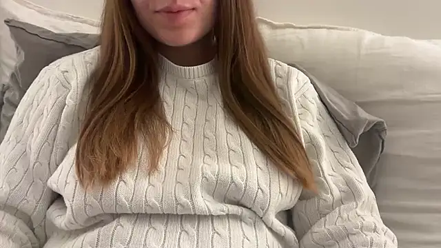 Snapshot of Lucyschickt chatting on 02/13/26, 09:44 Lucyschickt online show from 02/13/26, 09:44