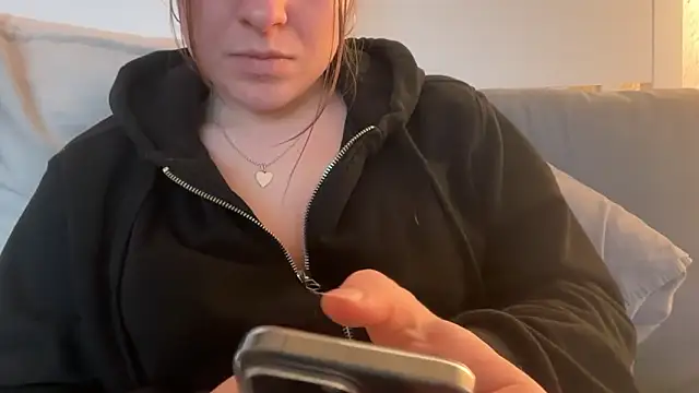 Snapshot of Lucyschickt chatting on 02/16/26, 04:03 Lucyschickt online show from 02/16/26, 04:03