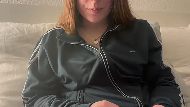 Snapshot of Lucyschickt chatting on 03/01/26, 06:43 Lucyschickt online show from 03/01/26, 06:43