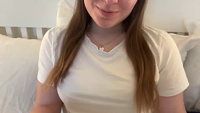 Lucyschickt online show from 04/13/26, 05:51