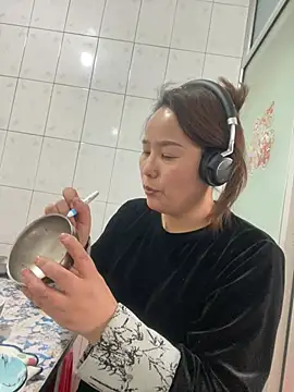 Snapshot of Youyou_12 chatting on 03/02/26, 07:48 Youyou 12 online show from 03/02/26, 07:48