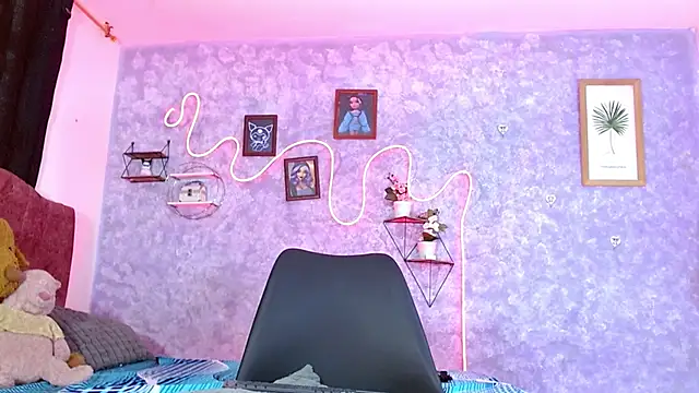 Everlin  Hot  online show from 02/01/26, 12:15