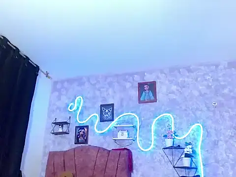 Everlin  Hot  online show from 02/15/26, 10:36