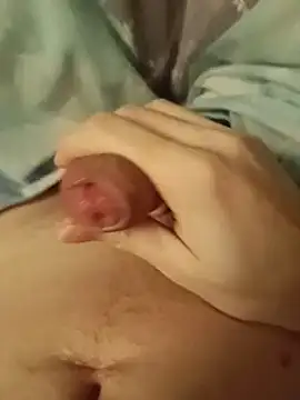 Snapshot of CutxeFrench chatting on 02/20/26, 07:03 CutxeFrench online show from 02/20/26, 07:03