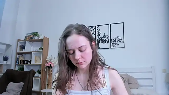 MalvinaTrafford online show from 04/28/26, 10:04