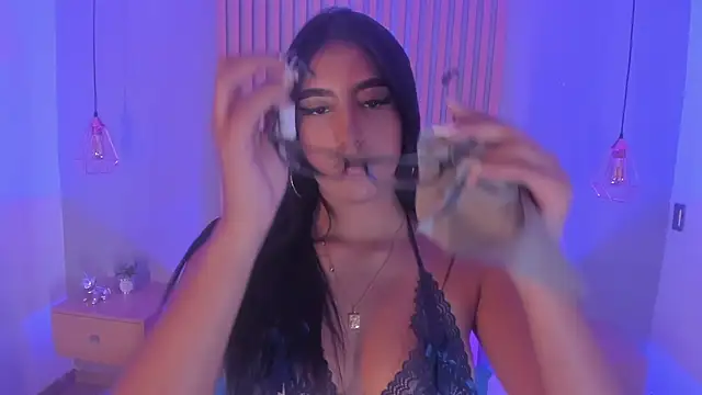 victoria figueroa online show from 06/01/26, 07:04