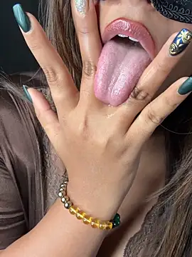 queen-panda online show from 02/15/26, 09:33