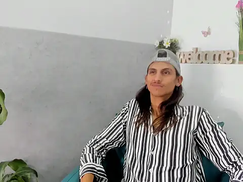 Snapshot of Noha-Smith chatting on 02/01/26, 04:33 Noha-Smith online show from 02/01/26, 04:33