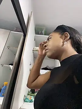 Snapshot of amara_queen_ chatting on 07/14/26, 11:27 amara queen online show from 07/14/26, 11:27