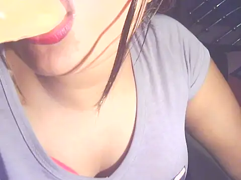 Nusrat Faria online show from 05/19/26, 09:43